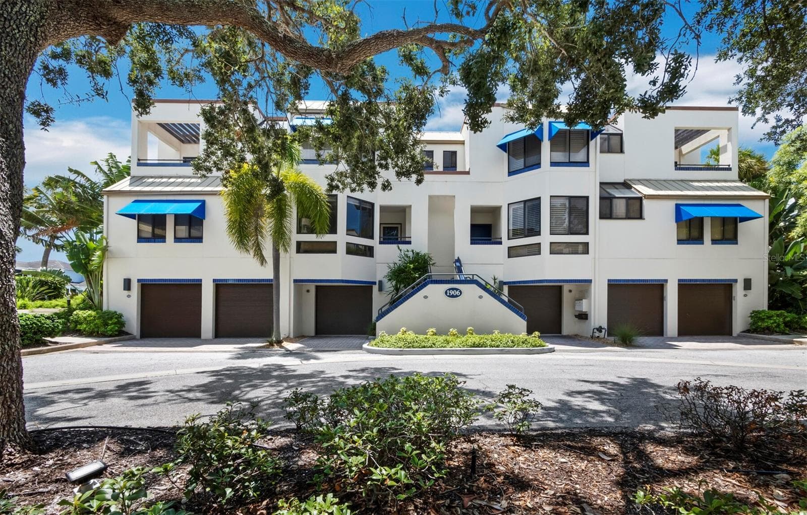 1906 HARBOURSIDE DRIVE