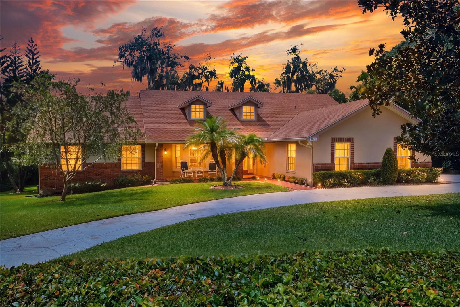 1221 E EDGEWOOD DR DRIVE