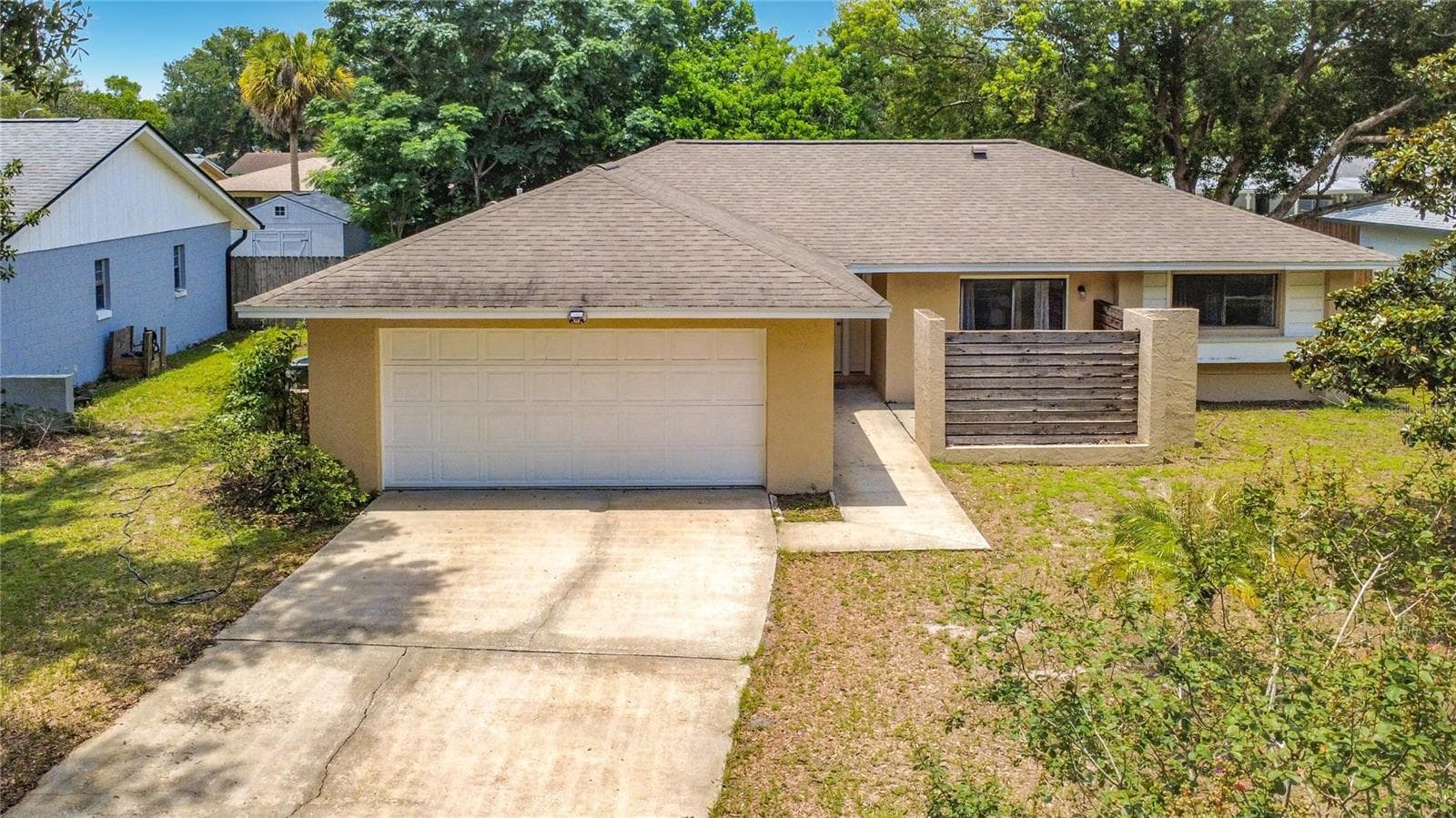 800 WAVECREST DRIVE